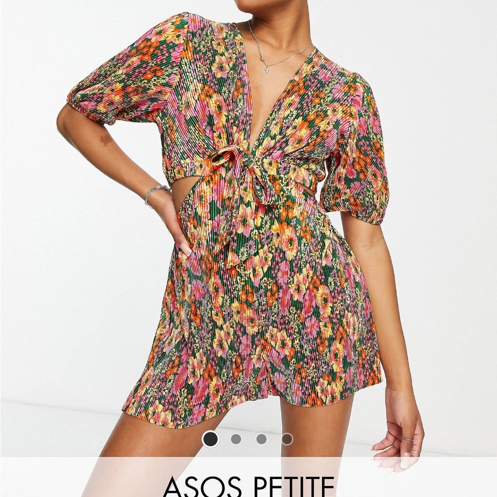 NWOT. Plisse Puff Sleeve Romper Colorful. ASOS